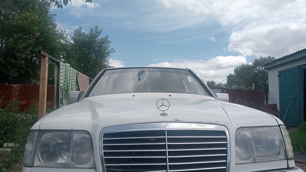 Mersedes 124 белый