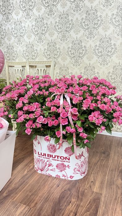Огромный букет кустовых розовых роз
