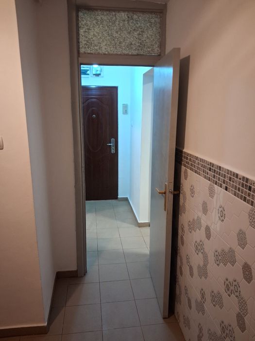 Ofer spre închiriere garsonieră