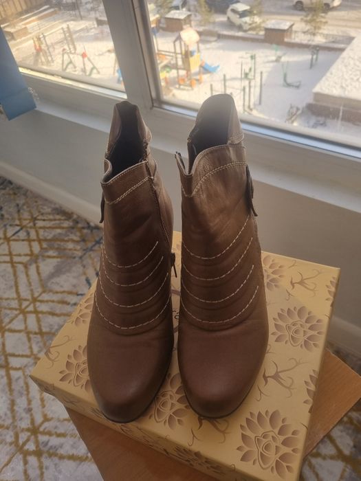 Продам сапожки  осенние  7000 тыс