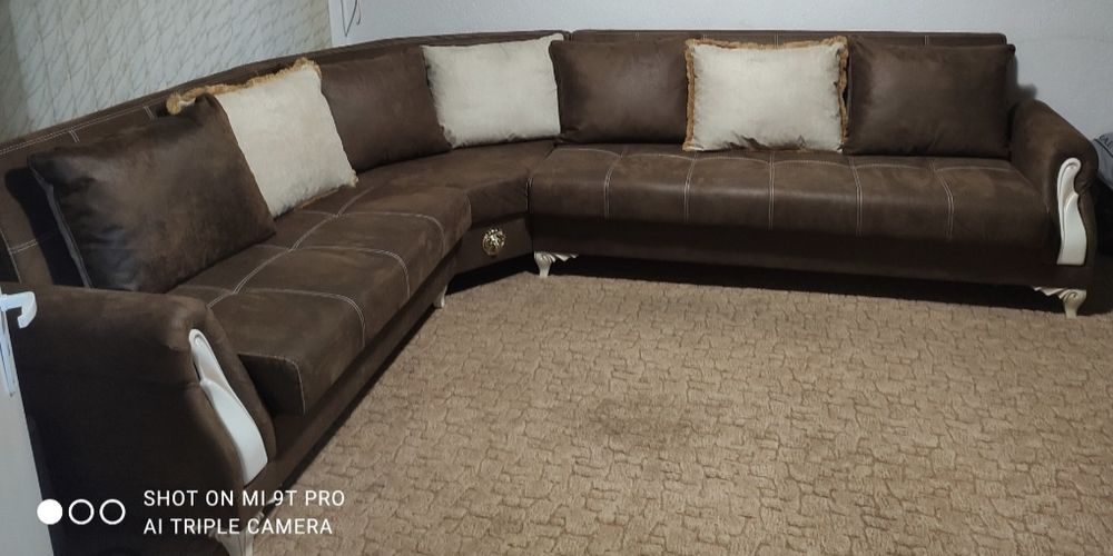 Разтегателен ъглов диван