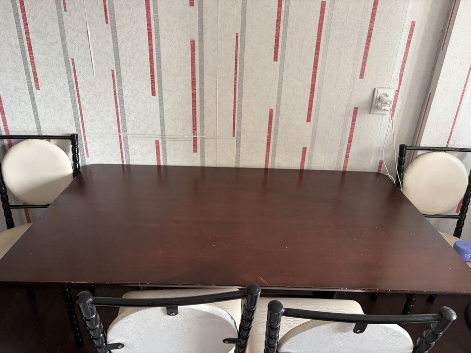 Продам стол и 4 стула