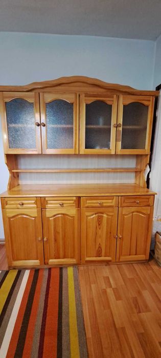 Дървен кухненски бюфет