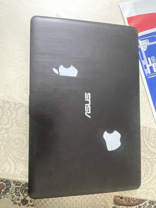 Ноутбук асус.