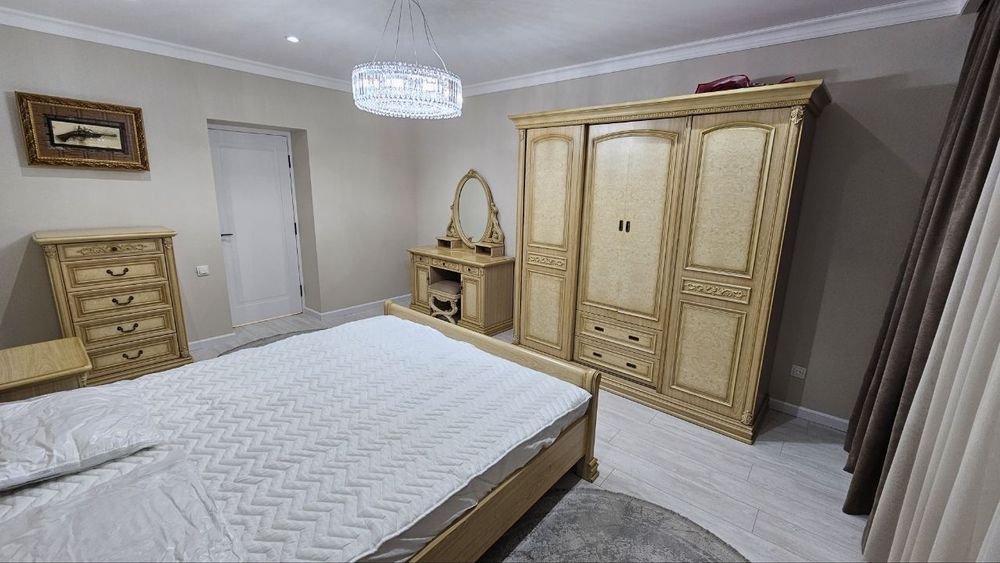 3 комн. ЦУМ,  между метро Ойбек и Космонавтов. Евроремонт! Своя!!