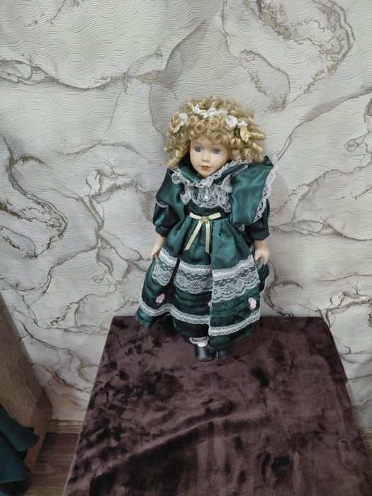 Форфоровая кукла