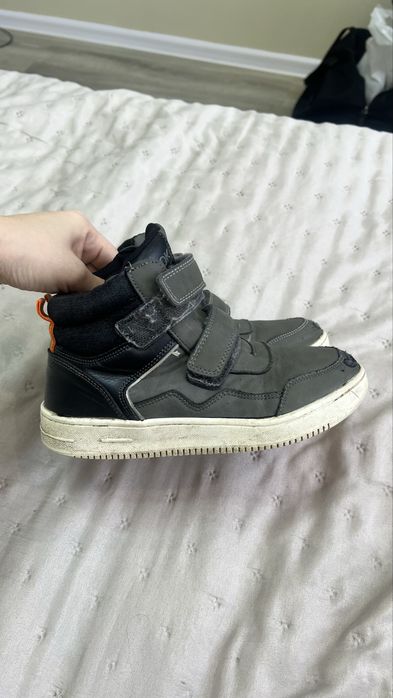 Продам демисезонные ботинки на мальчика