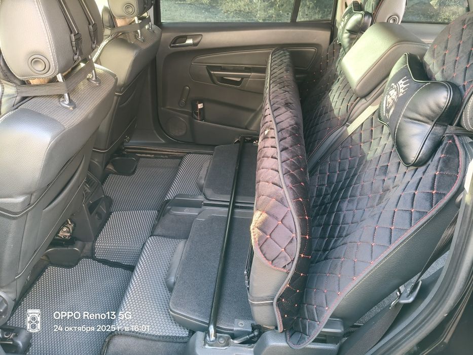 Opel Zafira B 2011 год 1.8