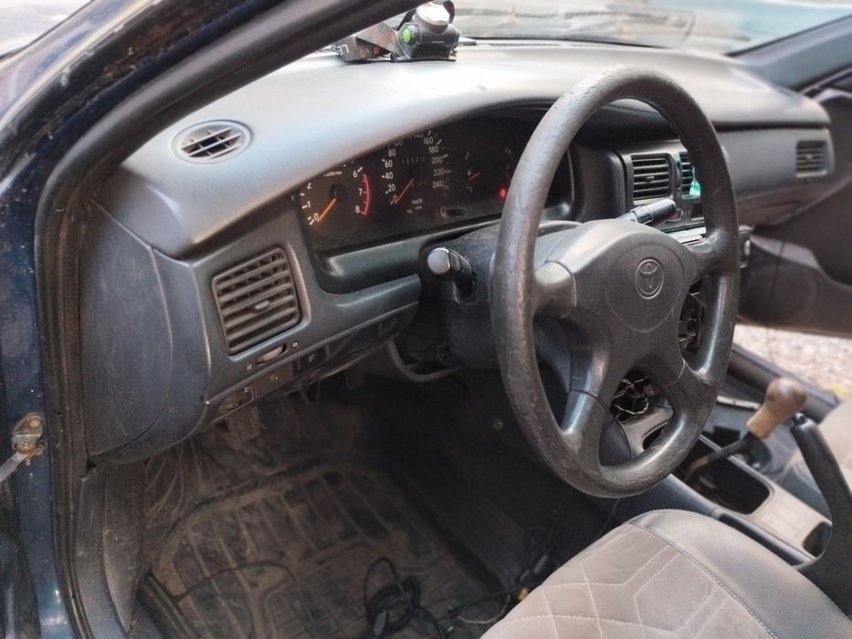 Автомобиль Тойота Карина Е