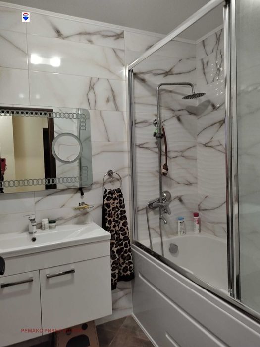 Продава се Тристаен апартамент в Русе, Център - 119 кв.м за 2353 €/кв.м - Снимка #10