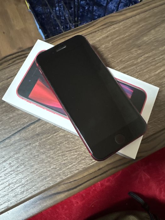 Продавам  IPhone  SE 2020