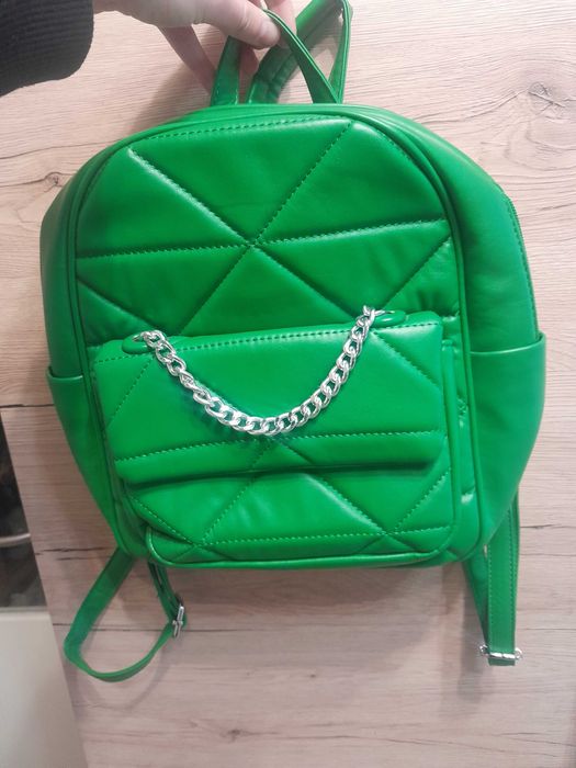 Продавам чисто нова мини раница