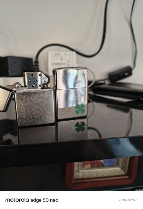 Продавам запалки Zippo, бензин и камъчета.
