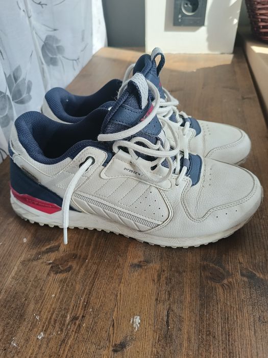 Продам кроссовки xtep б/у