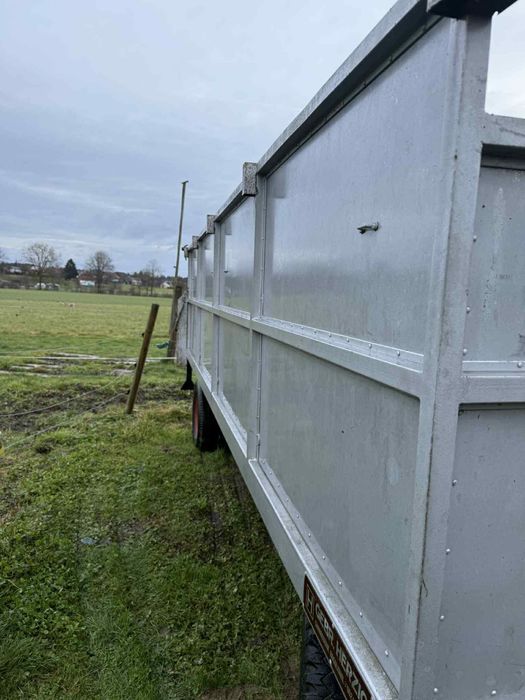 Remorca basculabila spre spate  8 tone