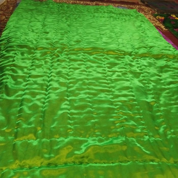 Қолдан көктеп тігілген көрпелер сатылады