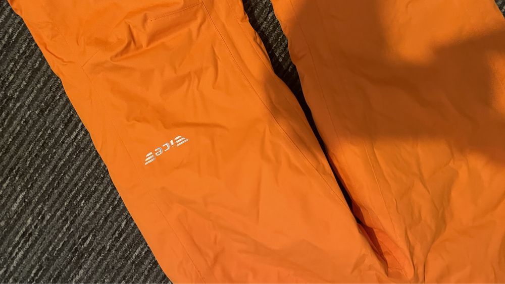 Pantaloni ski marime 40..noi