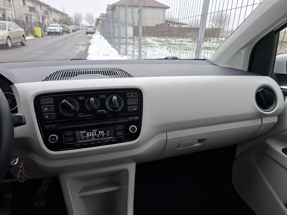 Volkswagen Up an 2013