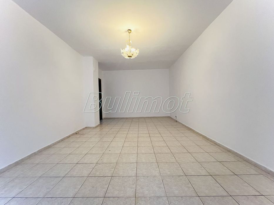 Тристаен апартамент кв.Младост