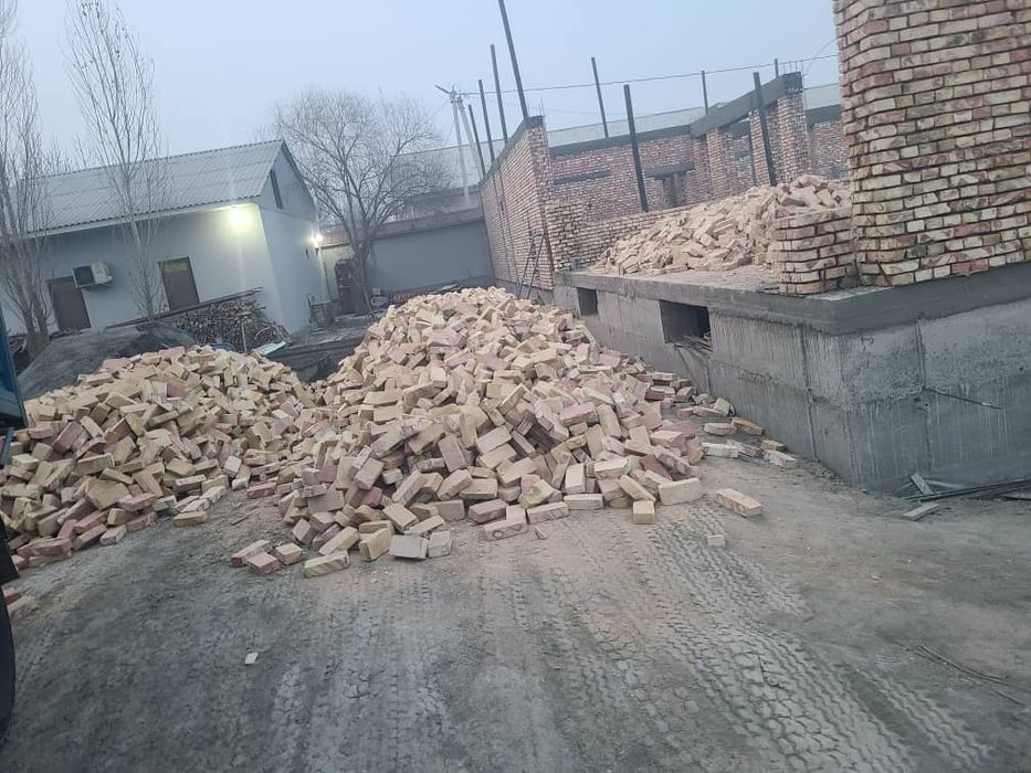 Pishgan va xom gisht yetkazibberamiz