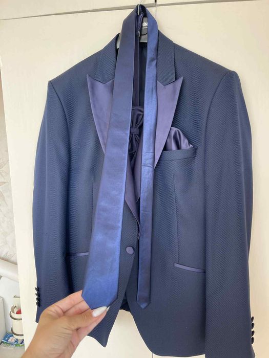 Мъжки костюм син