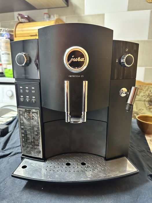Espressor Jura C5 servisat cu cafea boabe si macinata