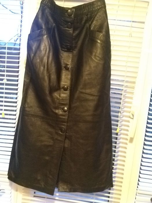 Fustă neagră din piele naturală foarte moale mărimea M