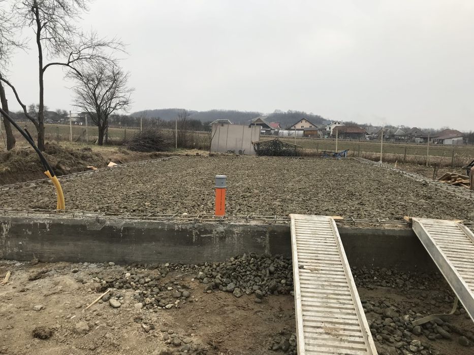 Execut lucrari cu miniexcavtor consolidari cladiri vechi