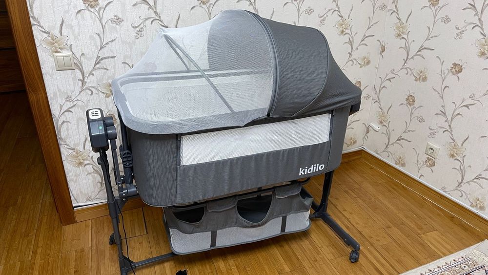 Манеж работает от пульта