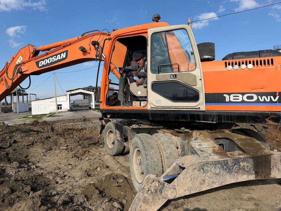 Ekskavator DOOSAN 180w