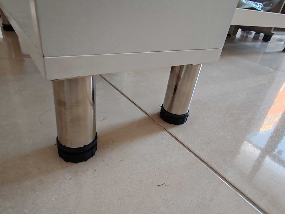 Шкафове / стелажи за аптека / магазин