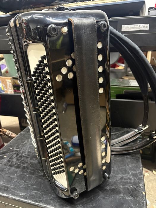 Acordeon Hohner Atlantic IVN deluxe cu 120 de basi VOX 3