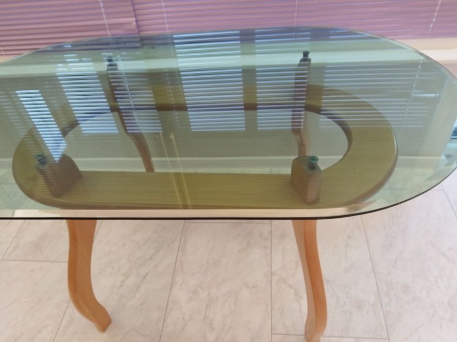 Стъклена маса  с 4 стола
