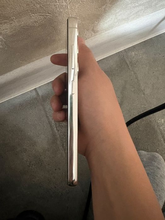 Продаю Samsung s23 в идеале