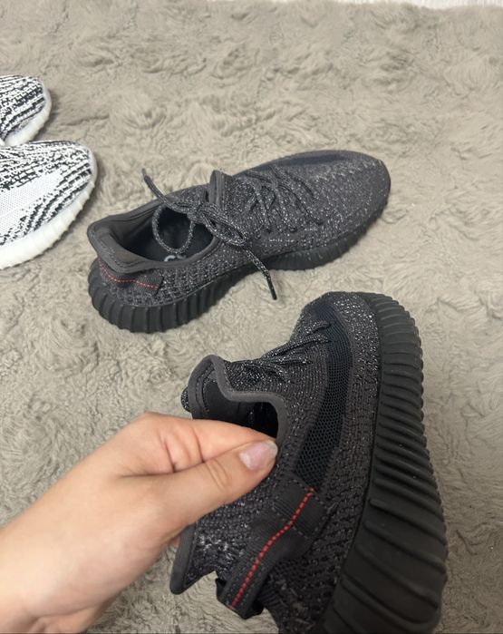 Yezzy 350 culoare gri