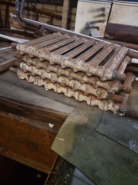 Батареи чугунные.