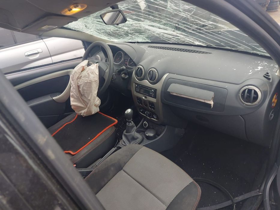 Dezmembram Dacia Duster, 1.6 benzina, 4x4, an 2012