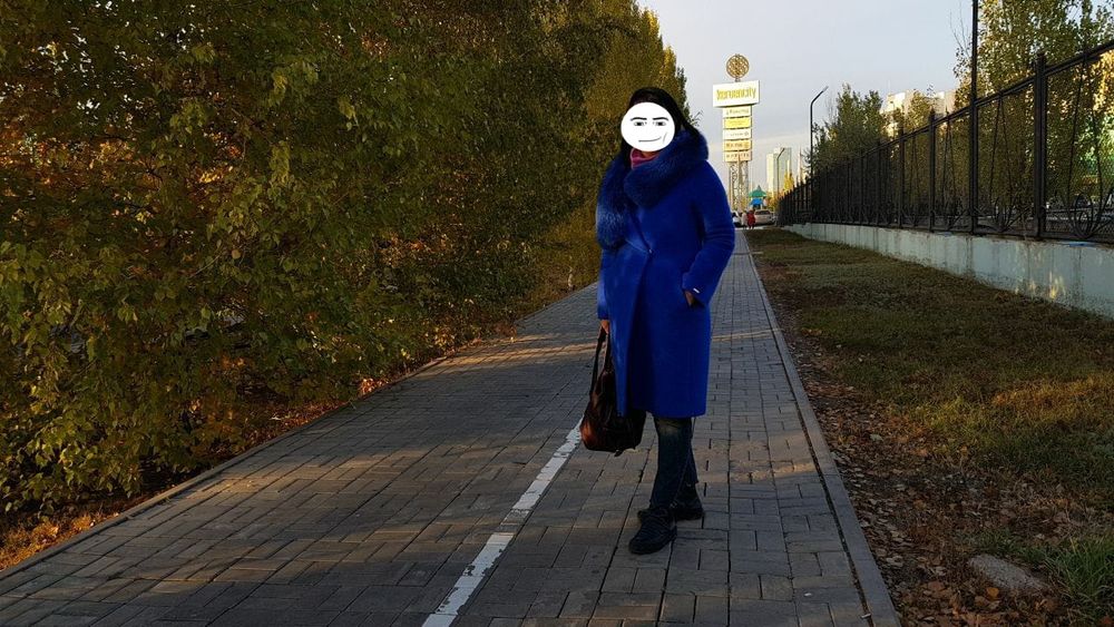 Модное яркое пальто