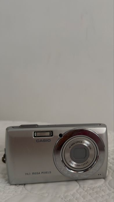 Casio QV-R100 – 14.1 MP дигитален фотоапарат