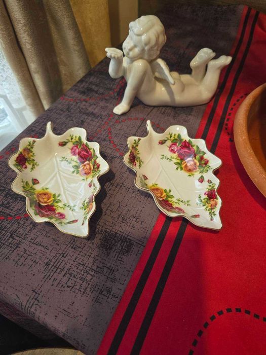 Комплект две малки десертни чинии