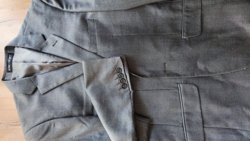 Продам Пиджак три шт