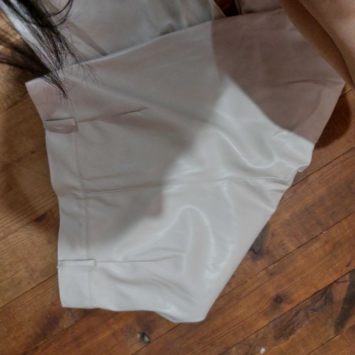 Бежови кожени панталони