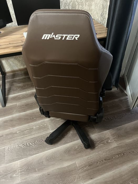 Игровое кресло dxracer