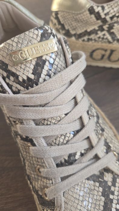 Еспадрили Guess.