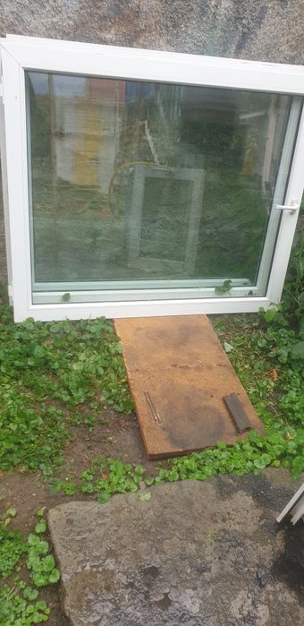 vănd 3 geamuri termopant sunt ca noidemensiunea1,10 pe1,30 un geam termopan 68 pe 49 două uşi termopan 2,25 pe 70 trei sticle termopan pe 1,90 pe 86 ,