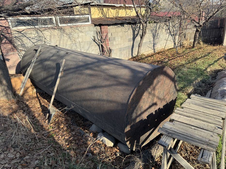 Цистерна диаметр 1,2 м, длина 3,8 м