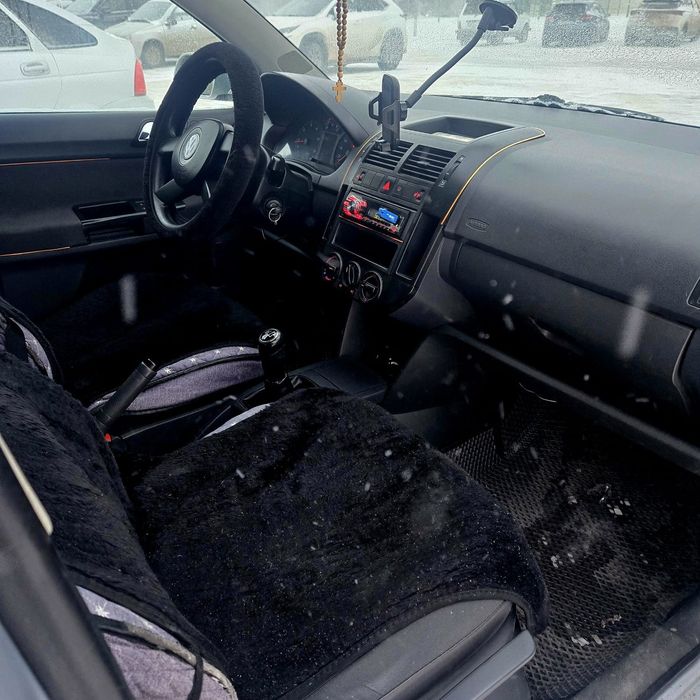 Продам авто фольцваген polo 2002 года