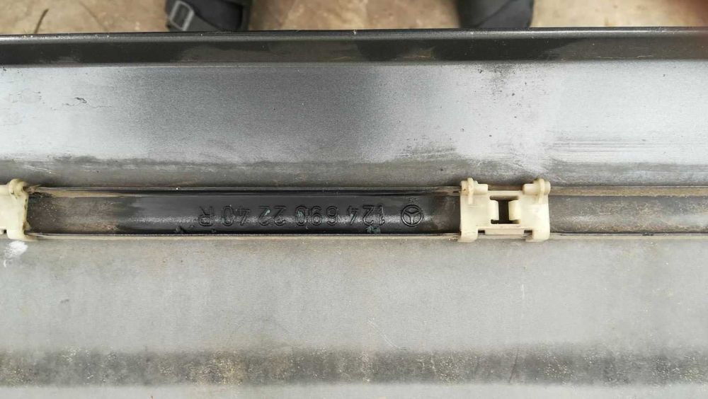 Лайсни Мерцедес Е124, комплект