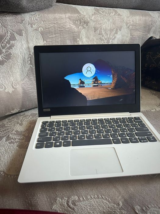 Ноутбук марка Lenovo