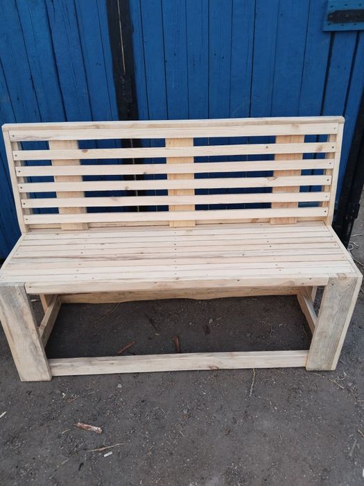 Лавочка новая струнная .